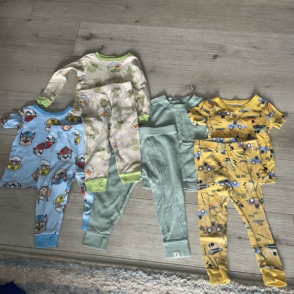 Boys 2T Toddler Clothes Lot (Sets) - Picture 4 of 4
